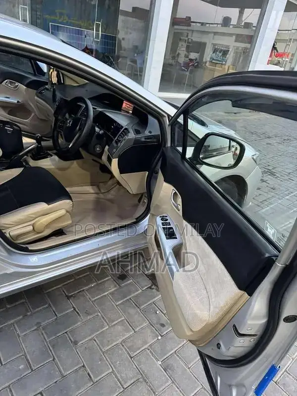 Honda 2015 Model Sedan with LCD Screen and Back Camera