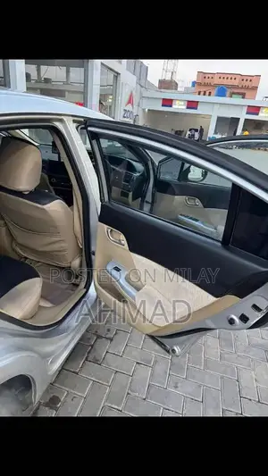 Honda 2015 Model Sedan with LCD Screen and Back Camera