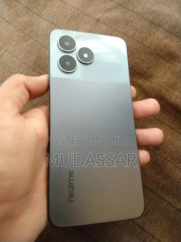 Realme Budget Smartphone with Dual Camera and Large Storage