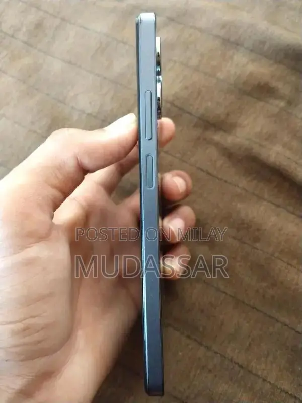 Realme Budget Smartphone with Dual Camera and Large Storage