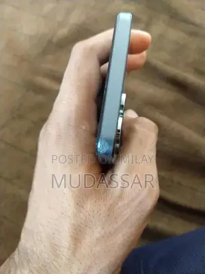 Realme Budget Smartphone with Dual Camera and Large Storage