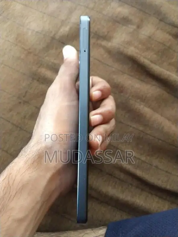 Realme Budget Smartphone with Dual Camera and Large Storage