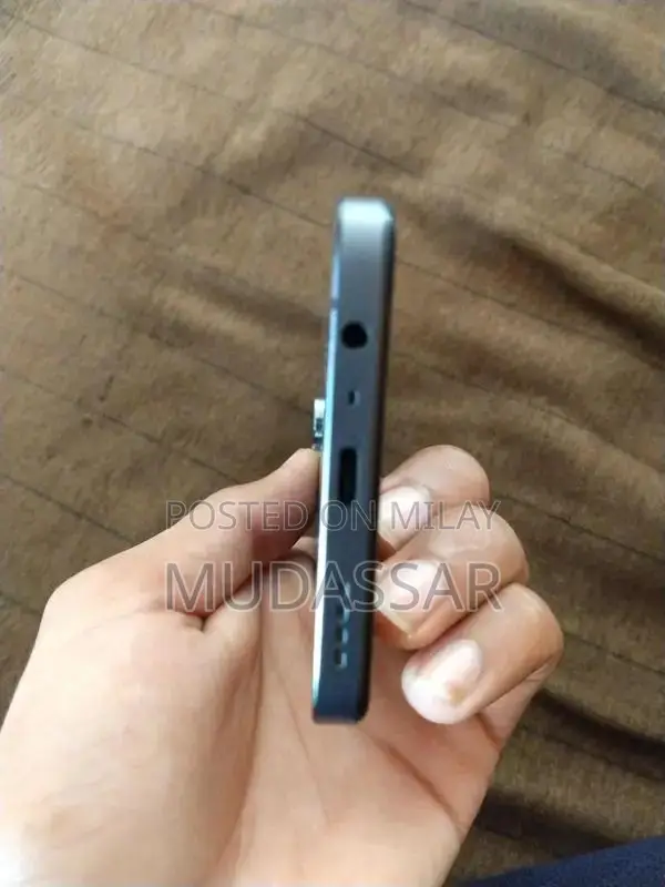 Realme Budget Smartphone with Dual Camera and Large Storage