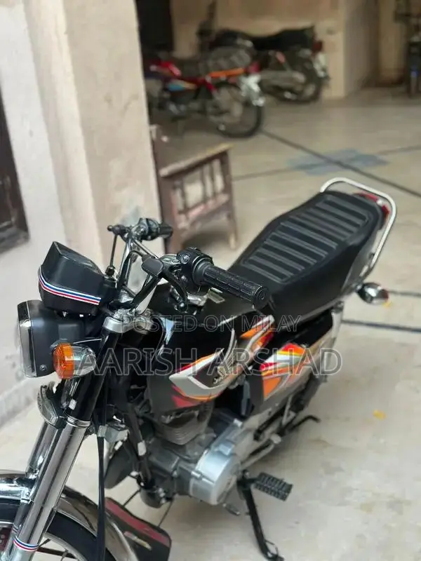 Honda CG 125 Motorcycle - Classic Single Cylinder Bike