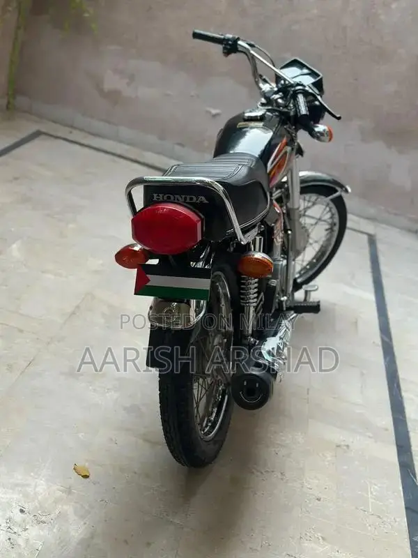 Honda CG 125 Motorcycle - Classic Single Cylinder Bike