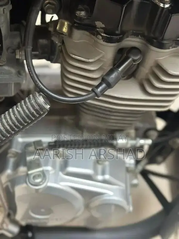 Honda CG 125 Motorcycle - Classic Single Cylinder Bike