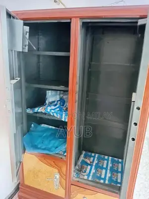 Almarie Steel 2-Door Storage Cabinet