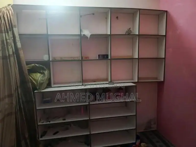 Shop Display Counter and Rack for Retail Space