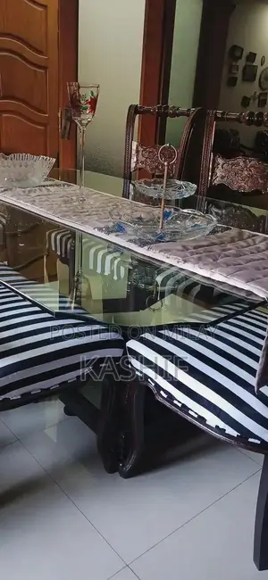 Wooden Dining Table with 6 Chairs - Excellent Condition