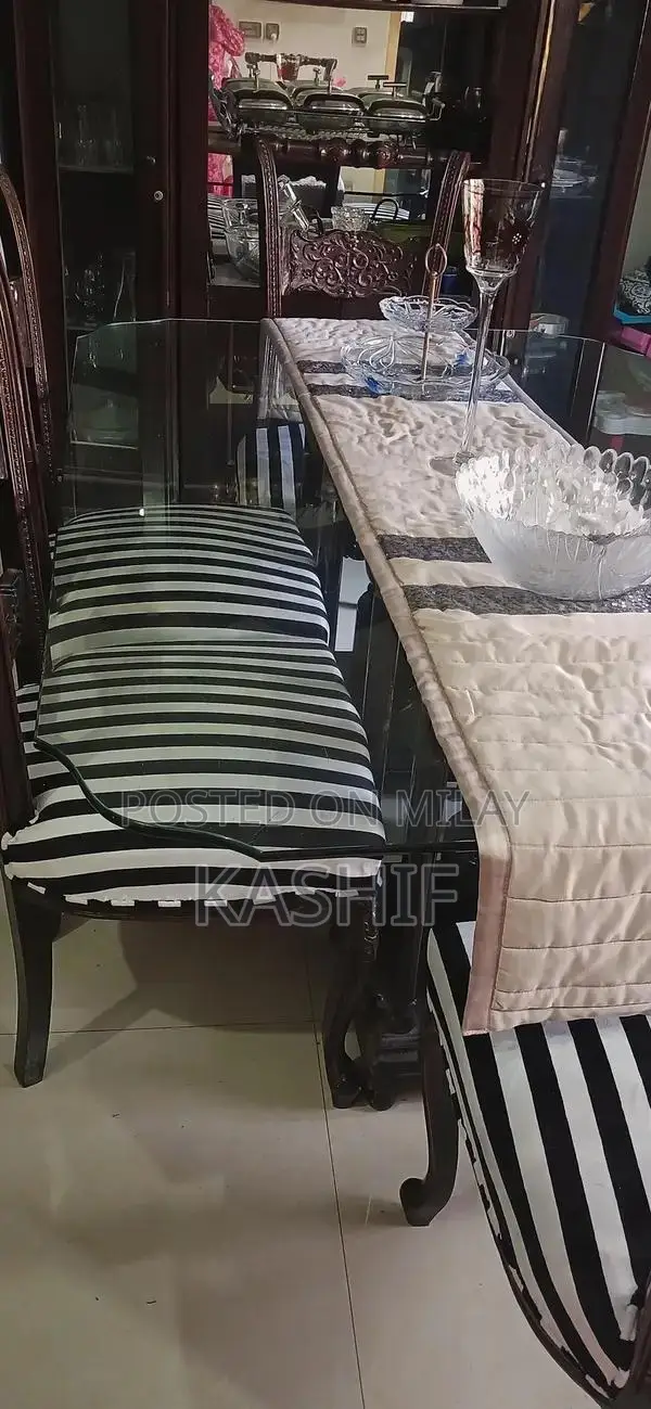 Wooden Dining Table with 6 Chairs - Excellent Condition