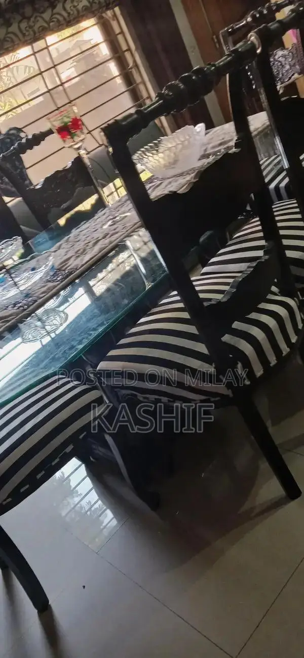 Wooden Dining Table with 6 Chairs - Excellent Condition