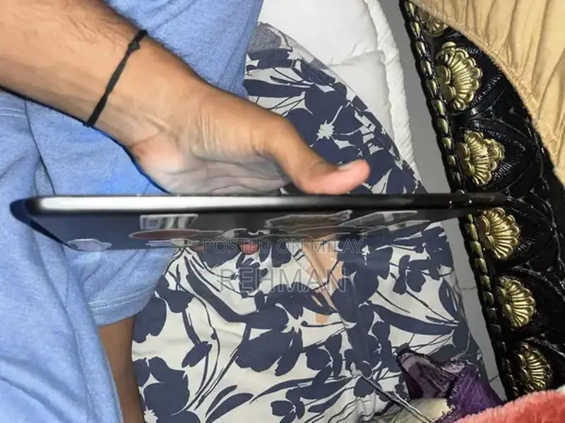 Apple iPad 7th Gen 10.2" 32GB Wi-Fi, Silver - Touch ID Not Working