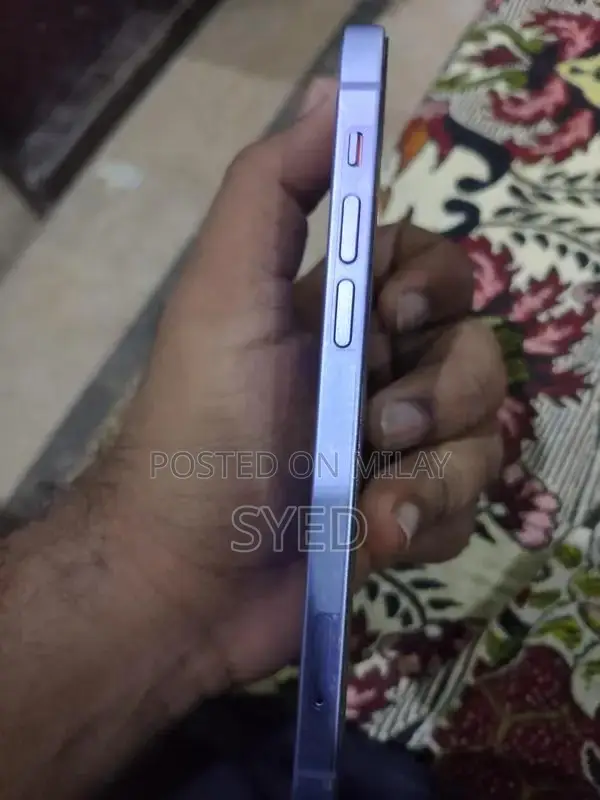 Apple iPhone 12 64GB Smartphone in Excellent Condition