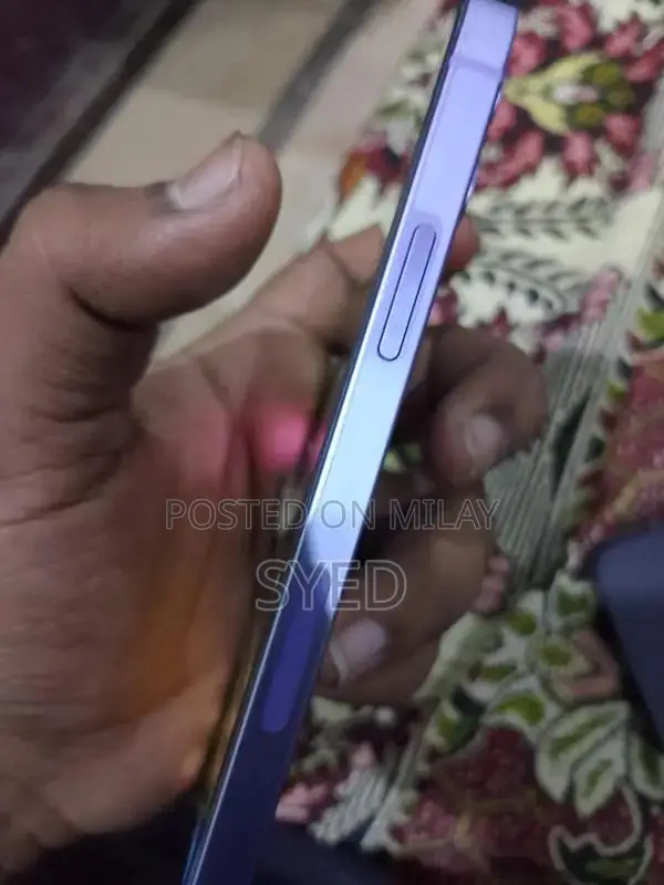 Apple iPhone 12 64GB Smartphone in Excellent Condition