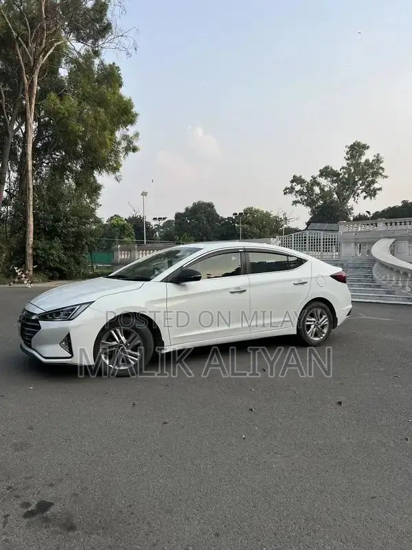 Hyundai Elantra GLS Sedan - Well-Maintained Vehicle