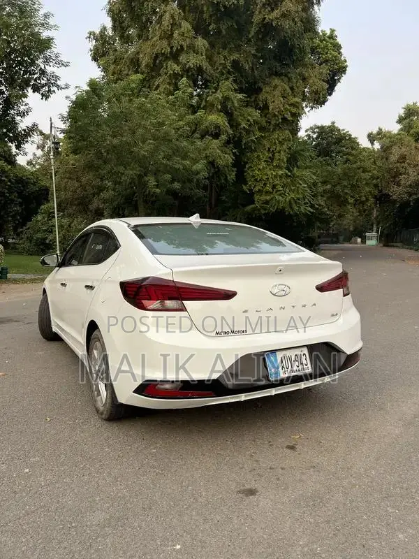 Hyundai Elantra GLS Sedan - Well-Maintained Vehicle