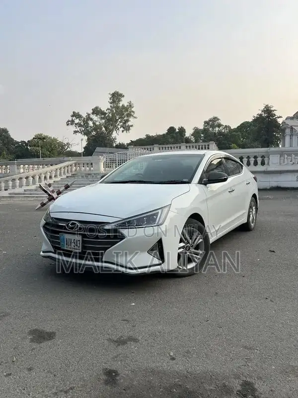 Hyundai Elantra GLS Sedan - Well-Maintained Vehicle