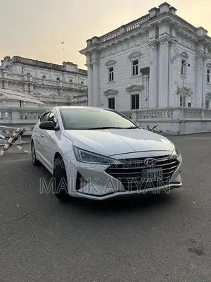 Hyundai Elantra GLS Sedan - Well-Maintained Vehicle