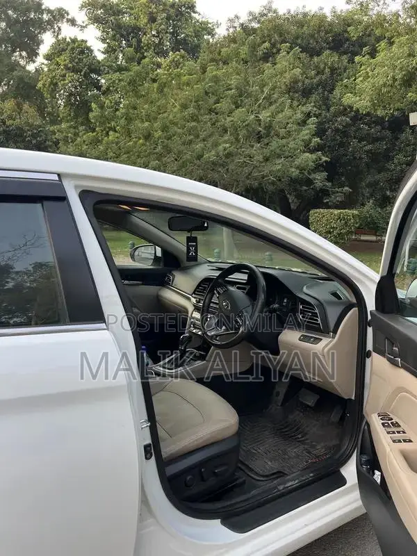 Hyundai Elantra GLS Sedan - Well-Maintained Vehicle