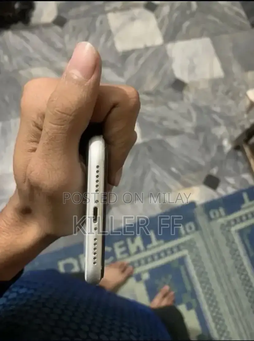 Apple iPhone XR 64 GB White