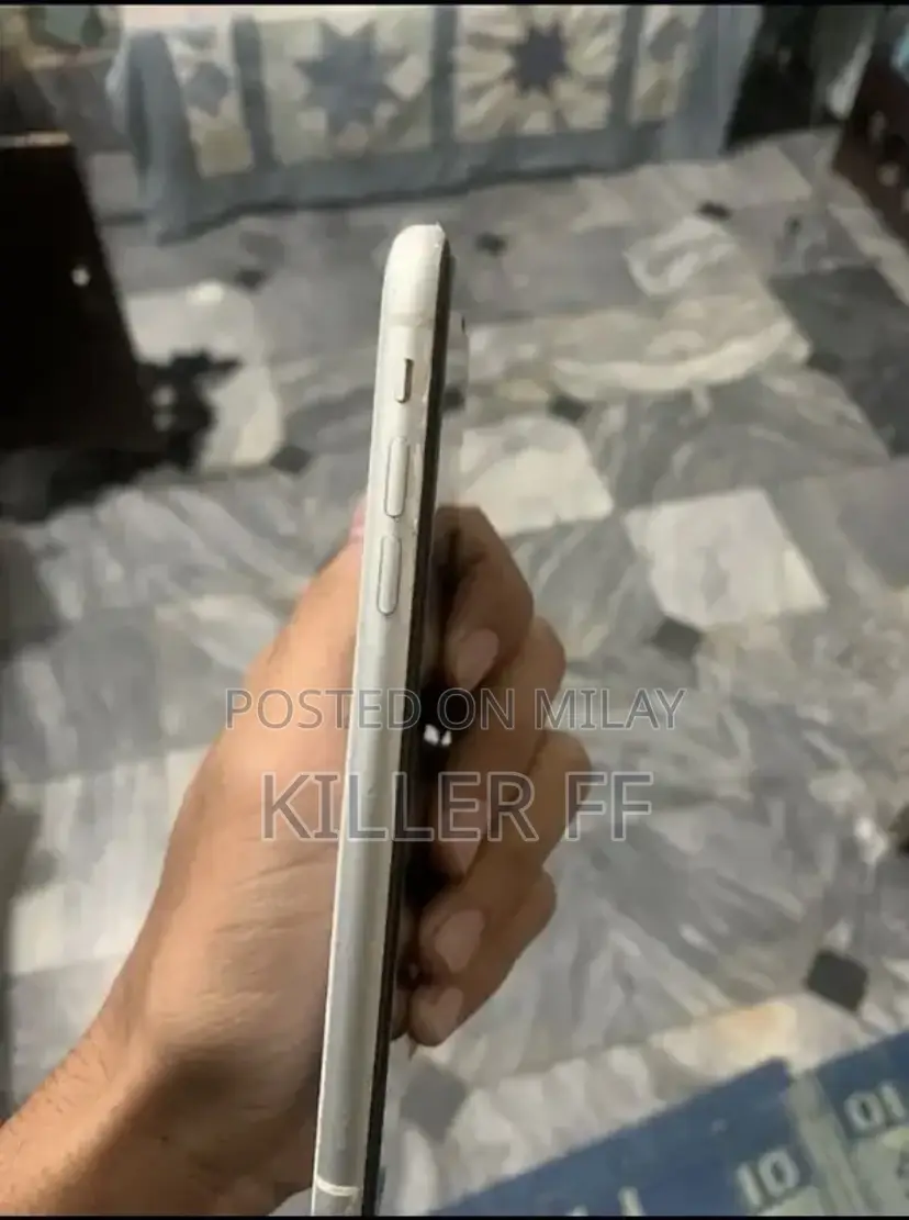 Apple iPhone XR 64 GB White