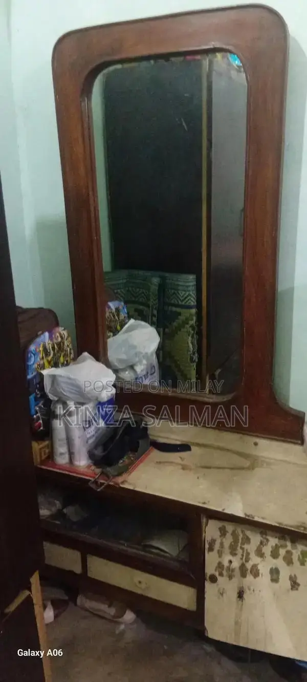 Solid Wood Dressing Table with Classic Design