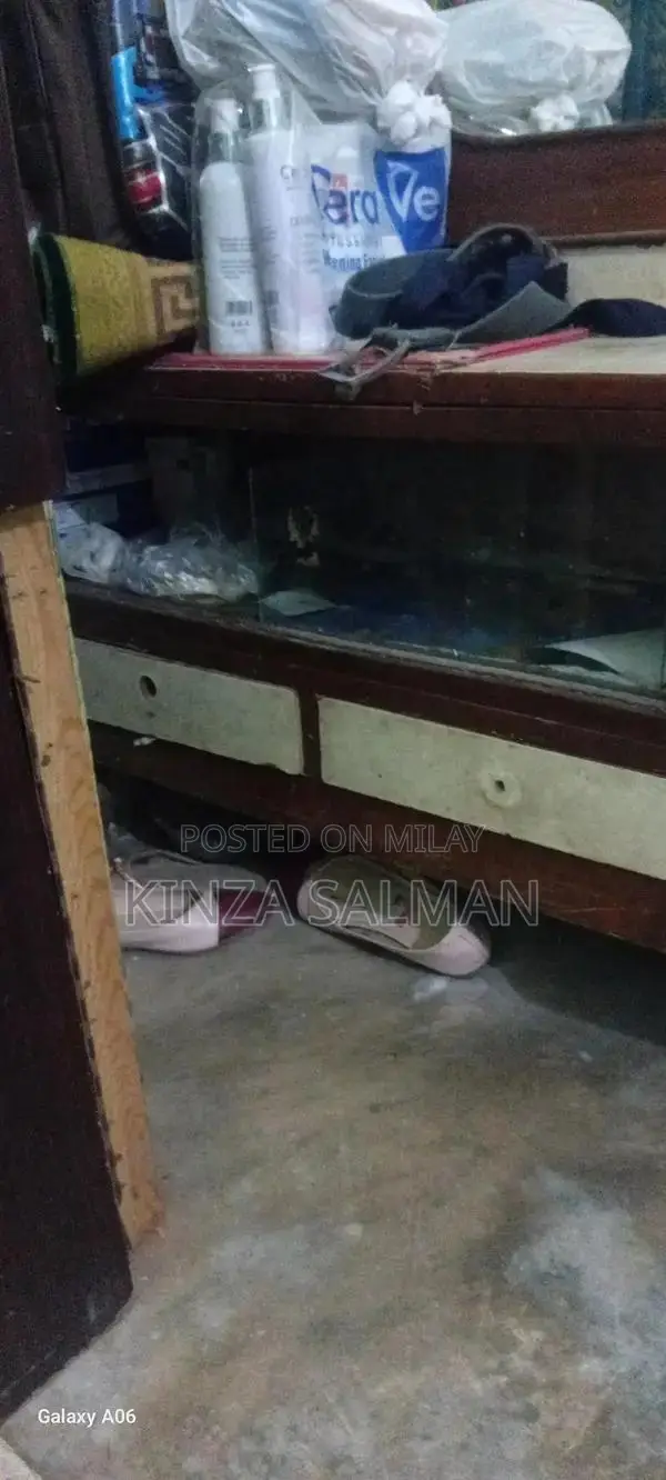 Solid Wood Dressing Table with Classic Design