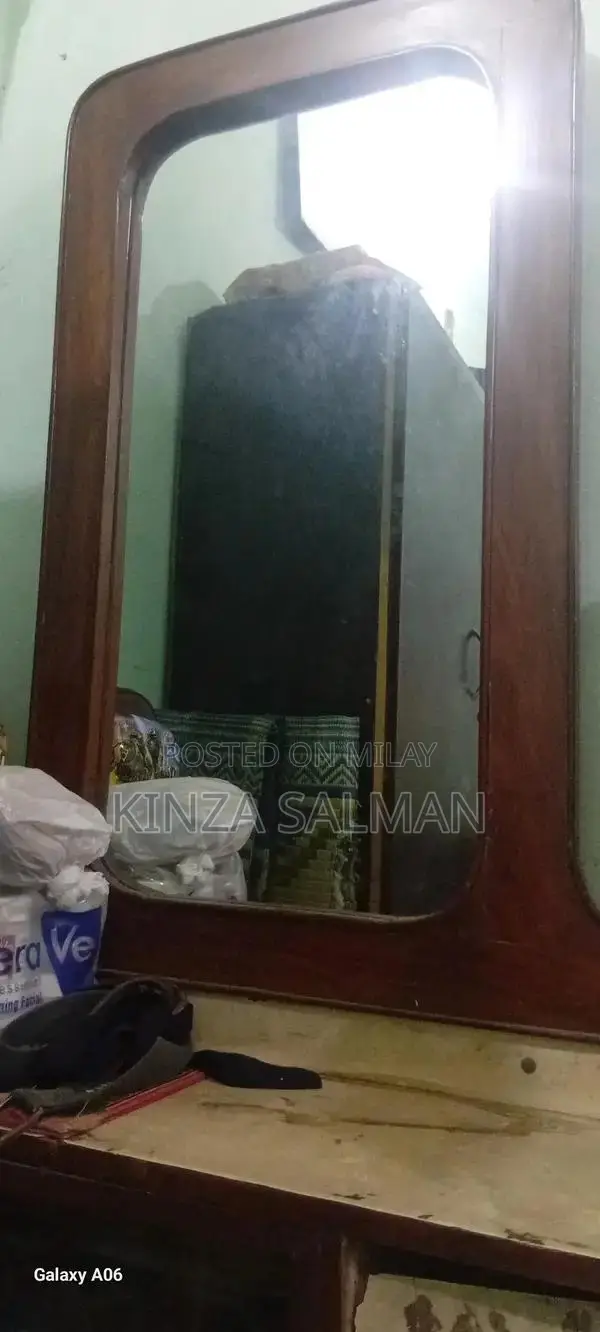 Solid Wood Dressing Table with Classic Design