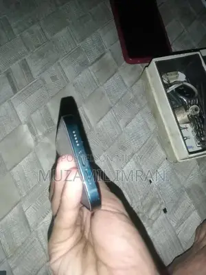 Apple iPhone 13 128GB Smartphone Excellent Condition