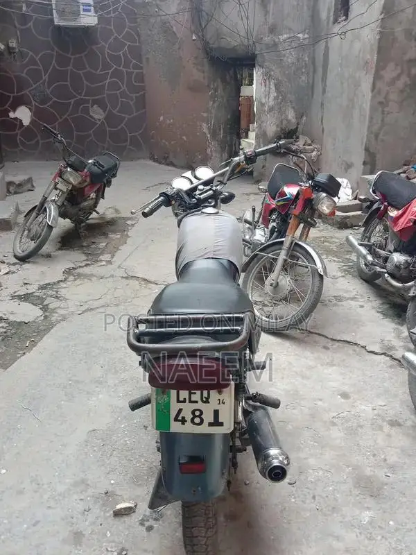 Suzuki GS 150 Motorcycle - Kick and Self Start Model