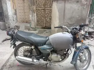 Suzuki GS 150 Motorcycle - Kick and Self Start Model