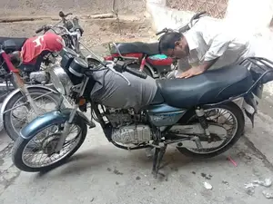 Suzuki GS 150 Motorcycle - Kick and Self Start Model