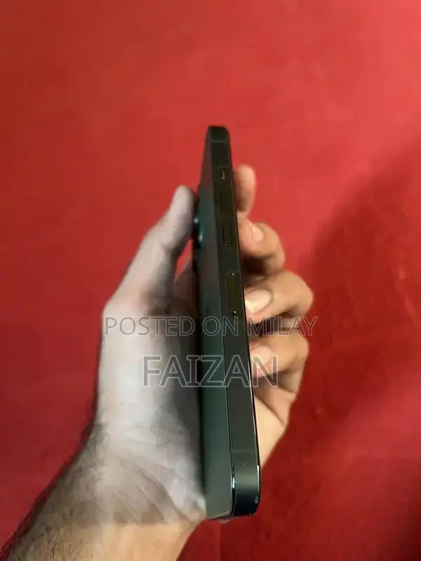 Apple iPhone 13 Pro - High-End Smartphone with Premium Features