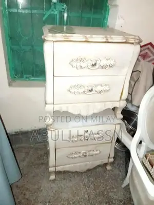 Lightly Used Bedroom Furniture Item in Excellent Condition