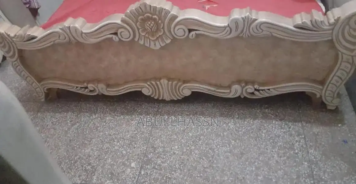 Lightly Used Bedroom Furniture Item in Excellent Condition