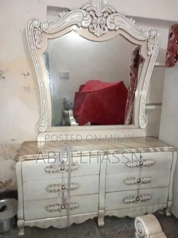 Lightly Used Bedroom Furniture Item in Excellent Condition