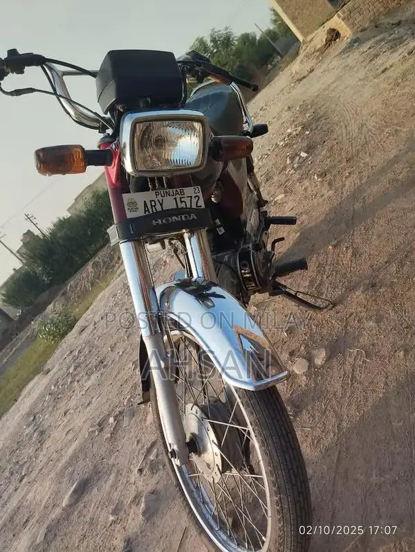 Honda CD70 Motorcycle - Low Mileage, Excellent Condition