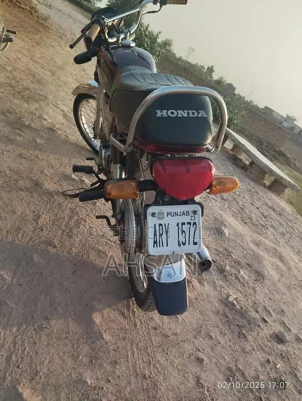 Honda CD70 Motorcycle - Low Mileage, Excellent Condition