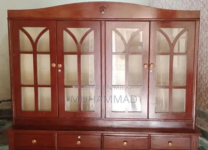 Classic Showcase in Excellent Condition