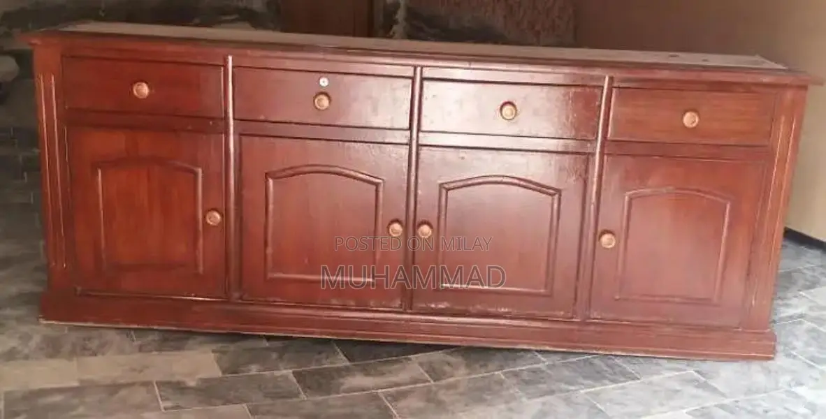 Classic Showcase in Excellent Condition