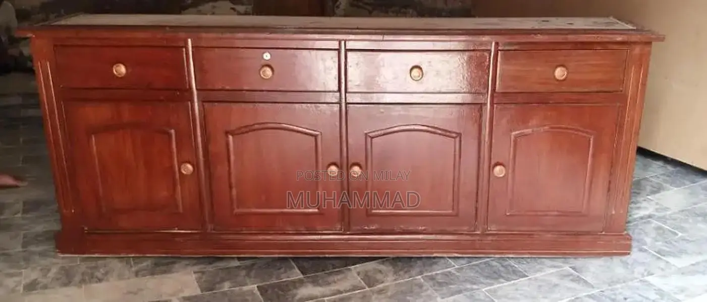 Classic Showcase in Excellent Condition