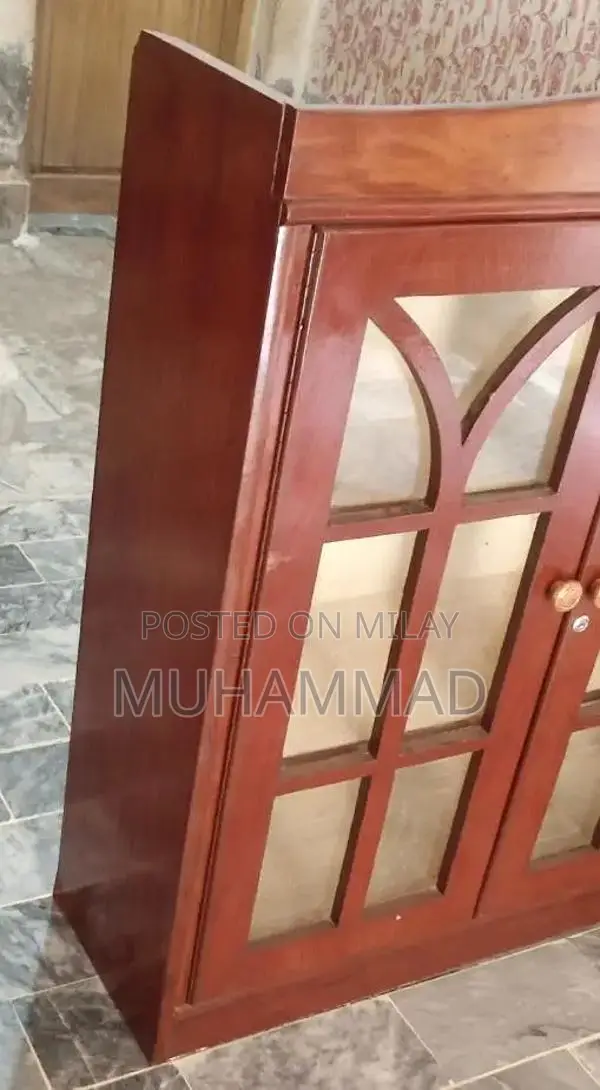 Classic Showcase in Excellent Condition