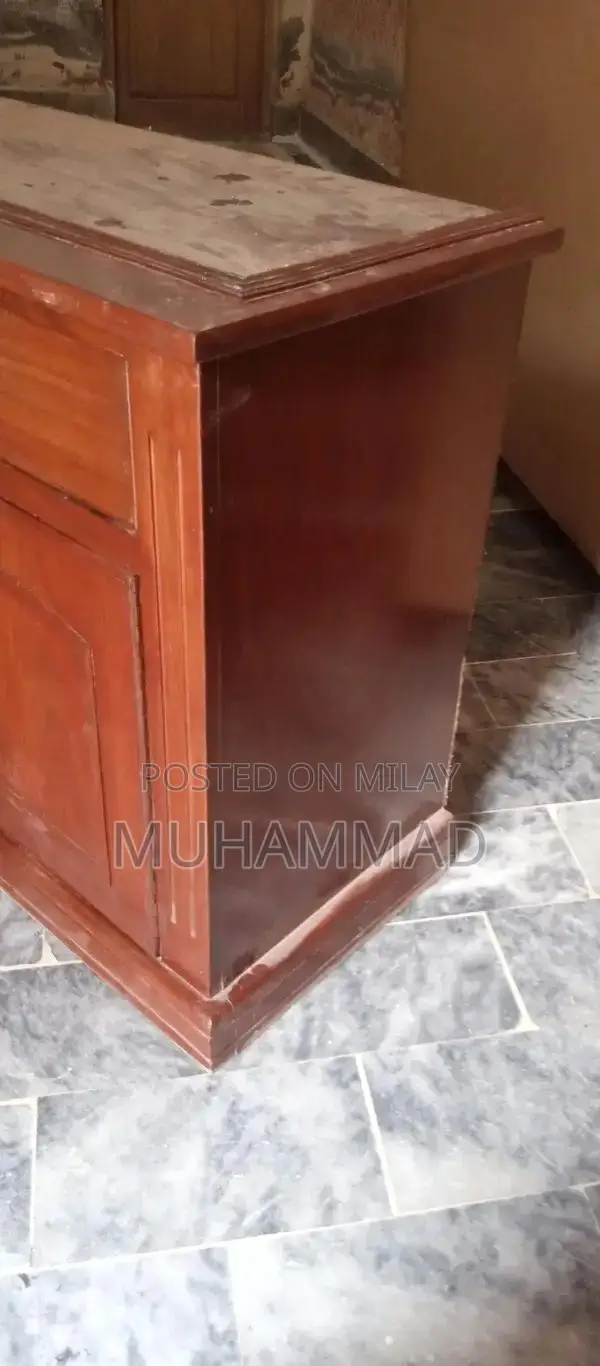 Classic Showcase in Excellent Condition