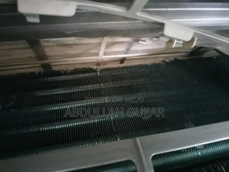 Gree 2 Ton Inverter Air Conditioner - Near New Condition