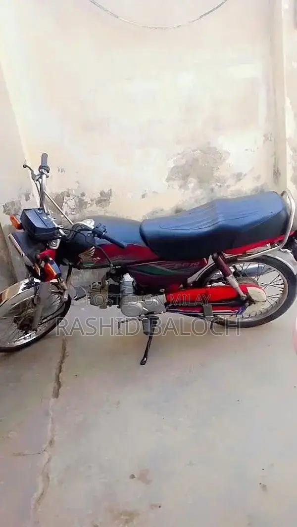 Honda CD 70 Motorcycle - Classic Commuter Bike