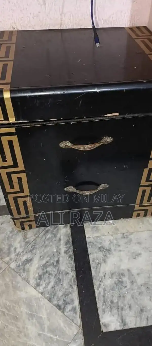 Queen Size Bed Set - White Comforter, Sheets, and Pillowcases - Like N