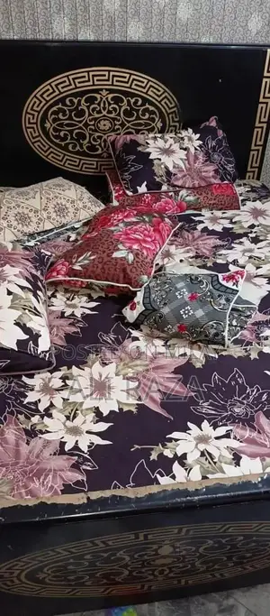 Queen Size Bed Set - White Comforter, Sheets, and Pillowcases - Like N