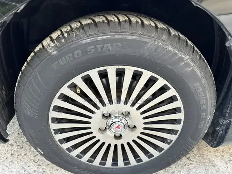 Toyota Corolla Gli 2012 Sedan - Well-Maintained Compact Car