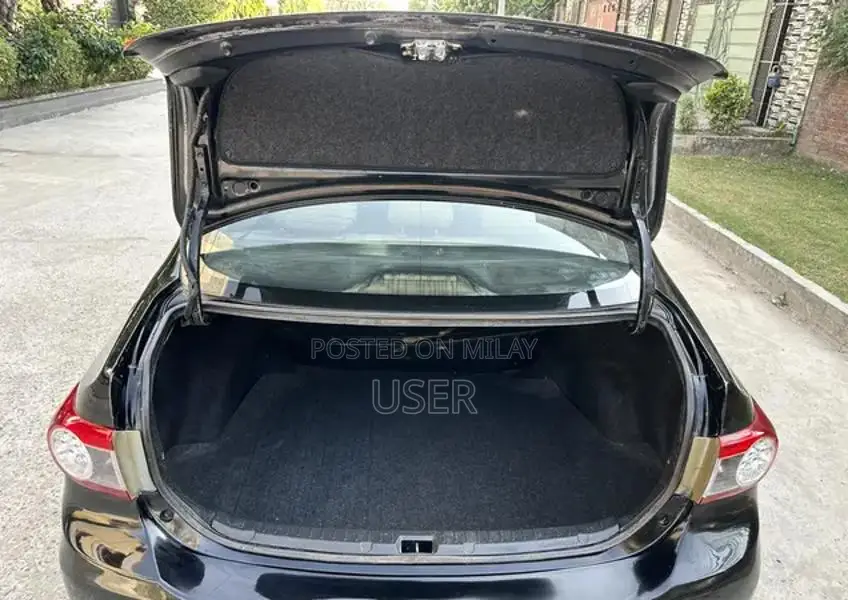 Toyota Corolla Gli 2012 Sedan - Well-Maintained Compact Car