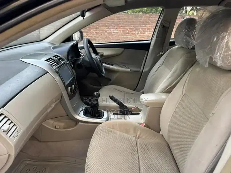 Toyota Corolla Gli 2012 Sedan - Well-Maintained Compact Car